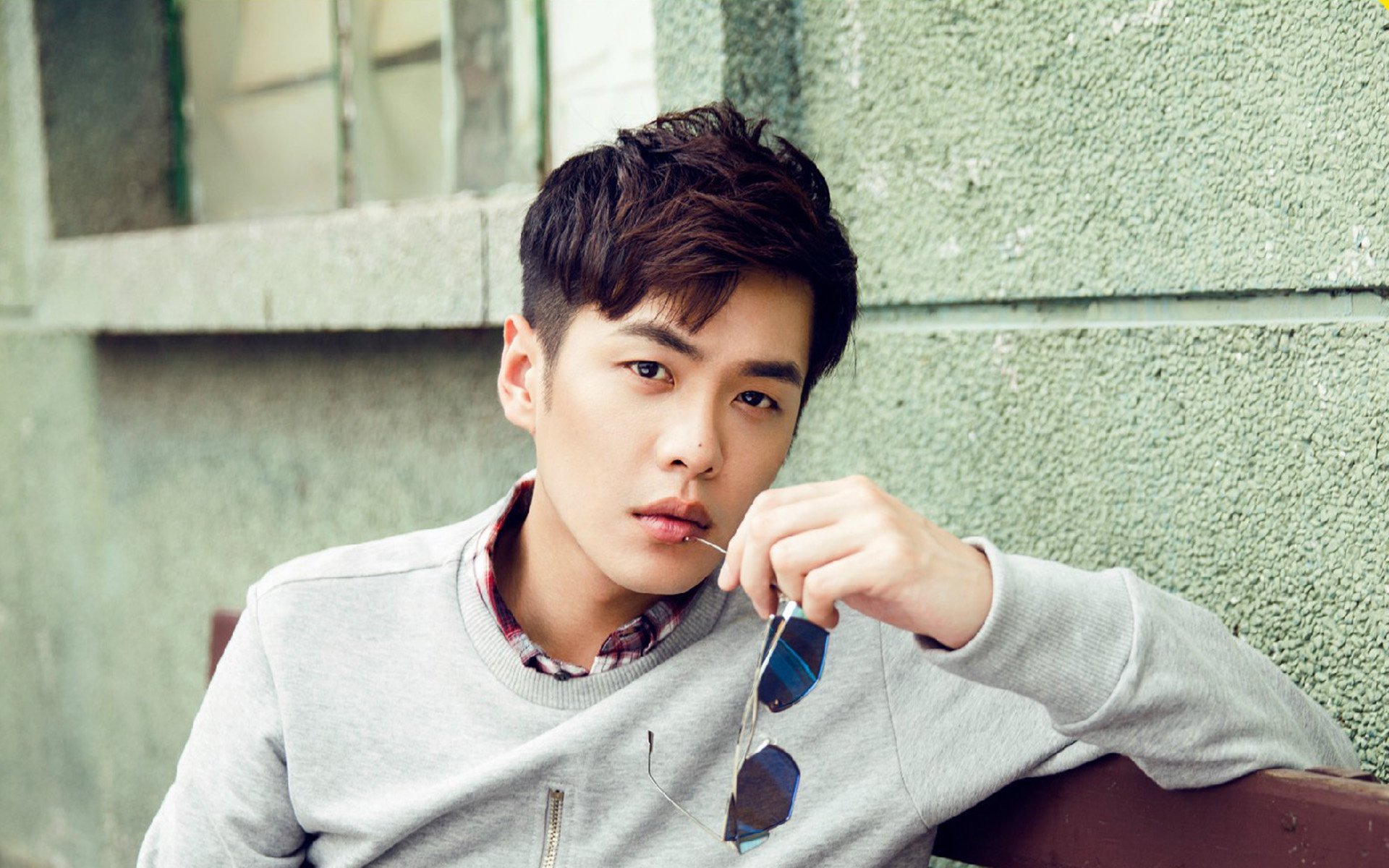 压迫式防守如何制造对手失误,足球比赛压迫式防守特点