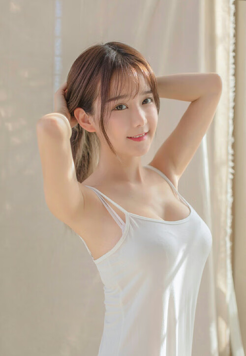 球迷热情持续高涨看台气氛成为比赛进程的重要推力,看球氛围