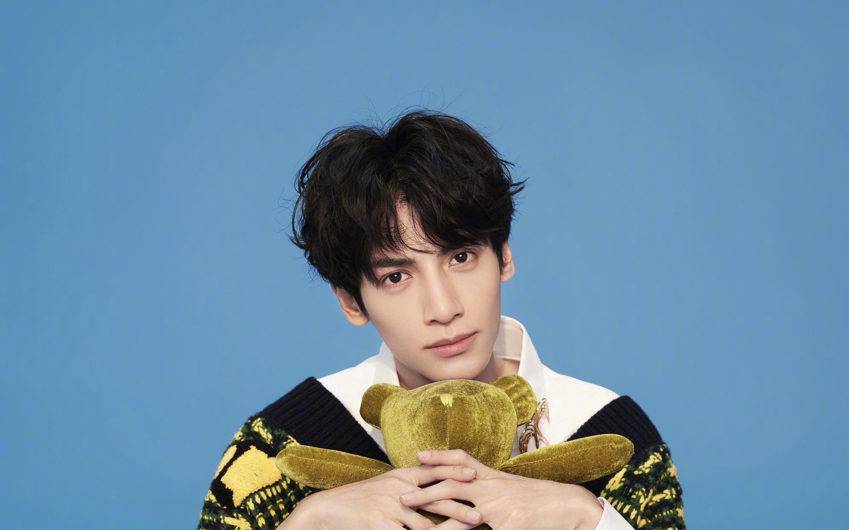 跳水动作精准中立代表队A稳步晋级,跳水队表演赛